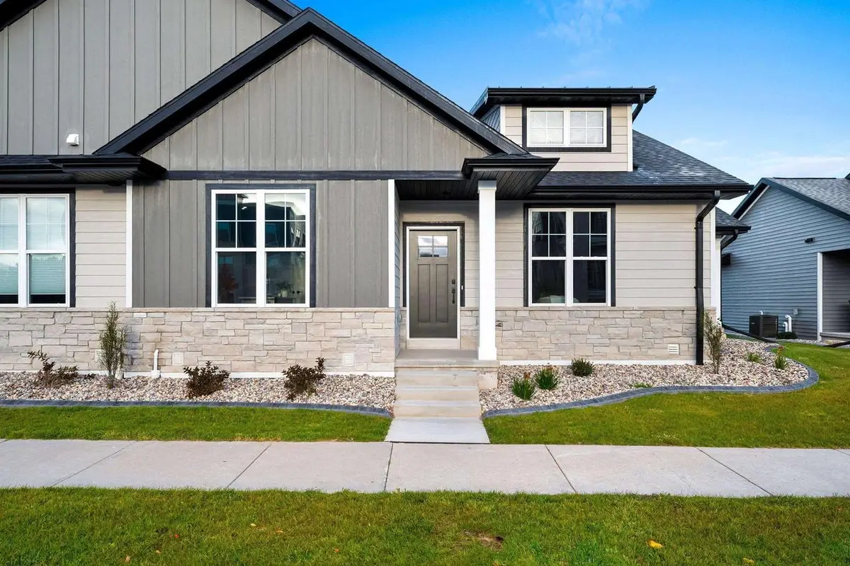 2878 HOWARD, Howard, WI 54313 - Image #1