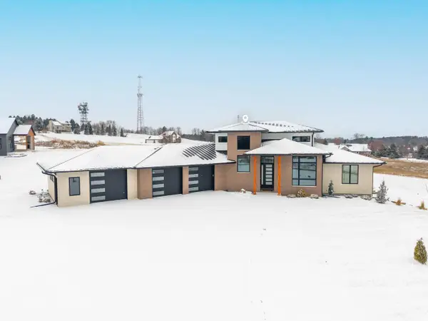 W8251 HACKBERRY HILLS ROAD, Hortonville, WI 54944