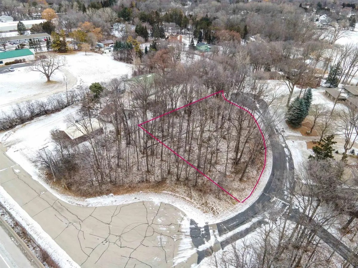 10 GOLF TERRACE COURT, Appleton, WI 54914 - Image #1