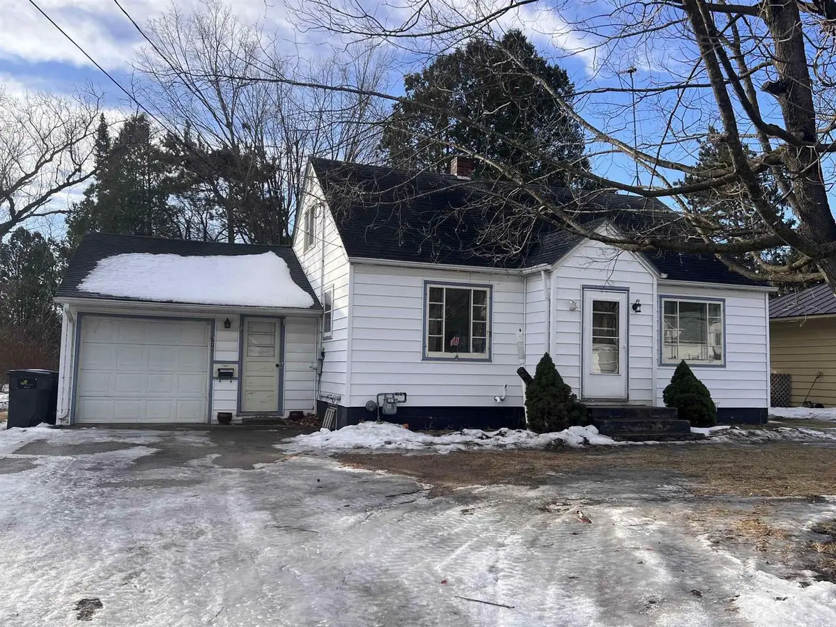 720 E FULTON STREET, Waupaca, WI 54981 - #1