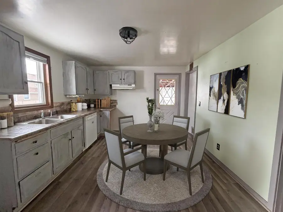 911 CARNEY BOULEVARD, Marinette, WI 54143 - #2