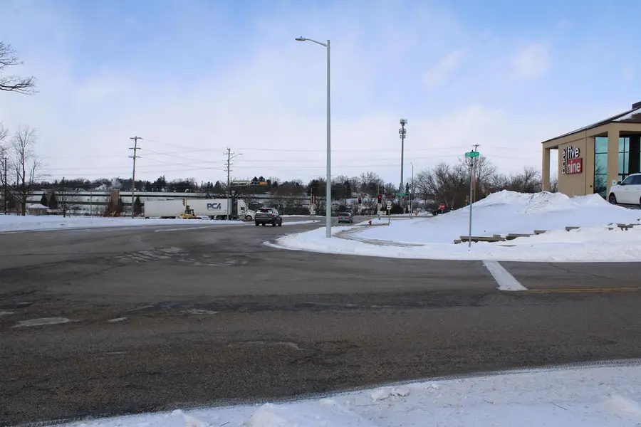 945 BELL AVENUE, Hartford, WI 53027 - #3