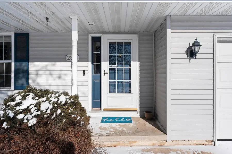 2374 YOLANDA CIRCLE, Green Bay, WI 54303 - Image #2