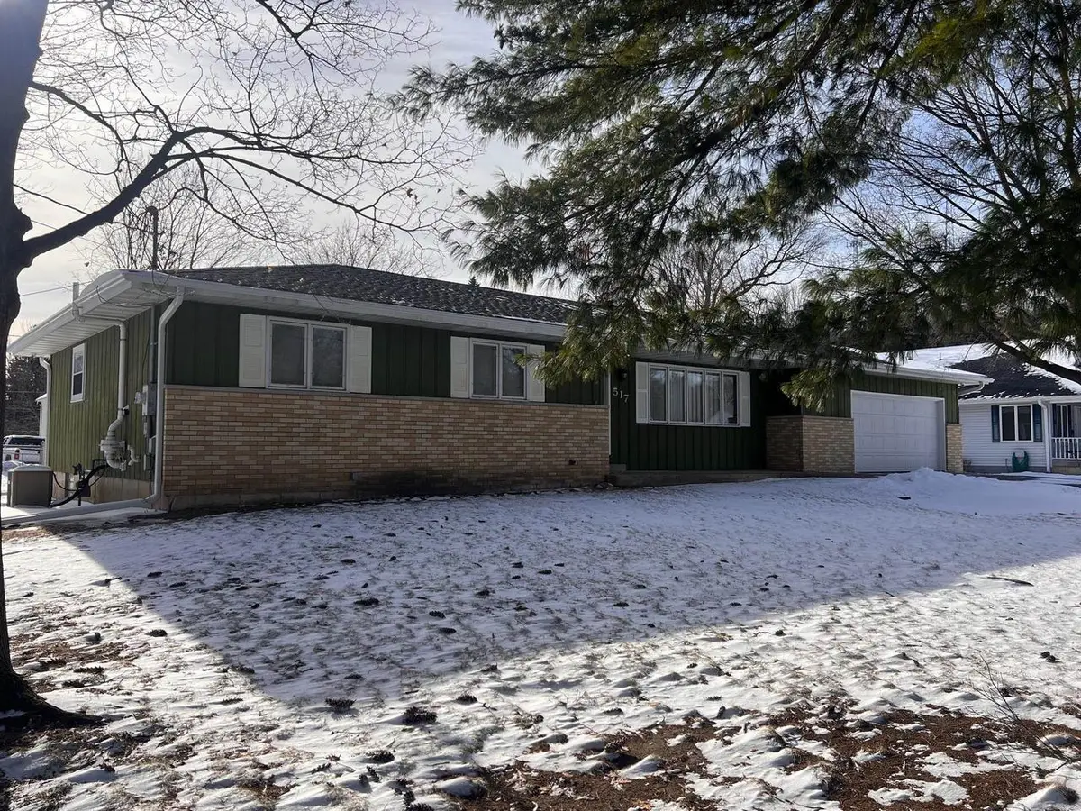 517 NORTH STREET, Waupaca, WI 54981 - #1