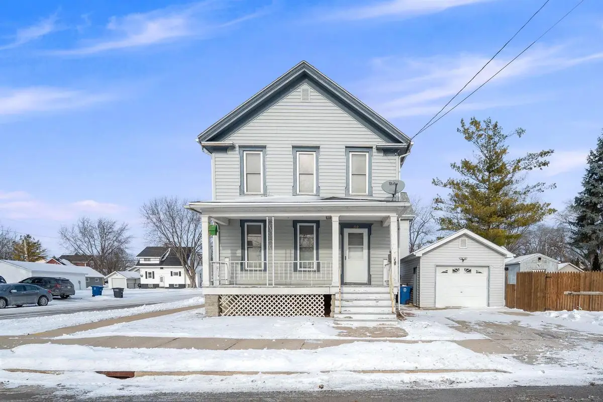 602 CEAPE AVENUE, Oshkosh, WI 54901 - #1