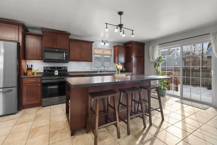 719 W 8TH AVENUE, Oshkosh, WI 54902 - Image #3