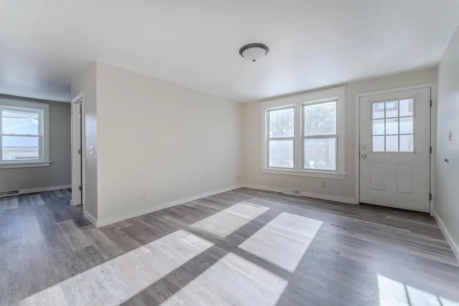 630 JACKSON STREET, Oshkosh, WI 54901 - Image #2