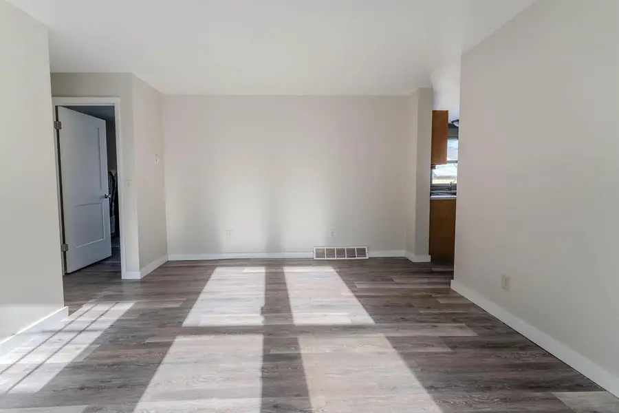 630 JACKSON STREET, Oshkosh, WI 54901 - Image #3