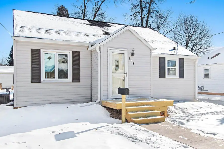 904 N GILLETT STREET, Appleton, WI 54914 - Image #2