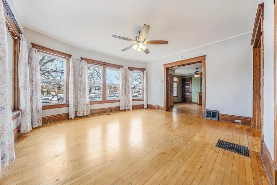 717 W SOUTH PARK AVENUE, Oshkosh, WI 54904 - #2