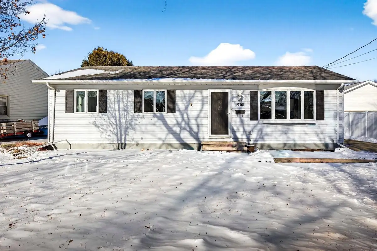 916 CHARLES STREET, Little Chute, WI 54140 - #1