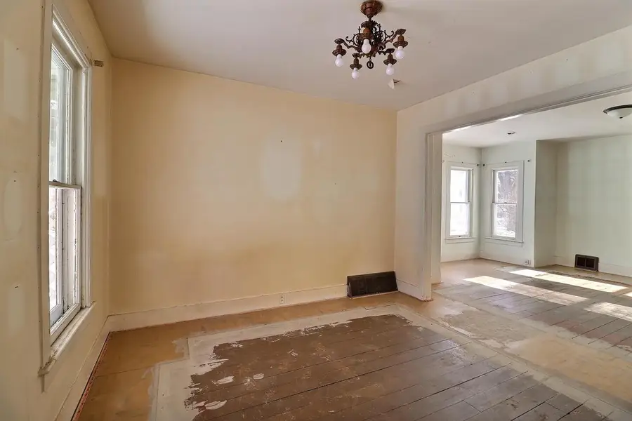 203 N OAKLAND AVENUE, Green Bay, WI 54303 - Image #2