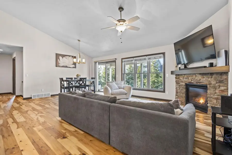 4235 N SHADYWOOD COURT, Appleton, WI 54914 - Image #3