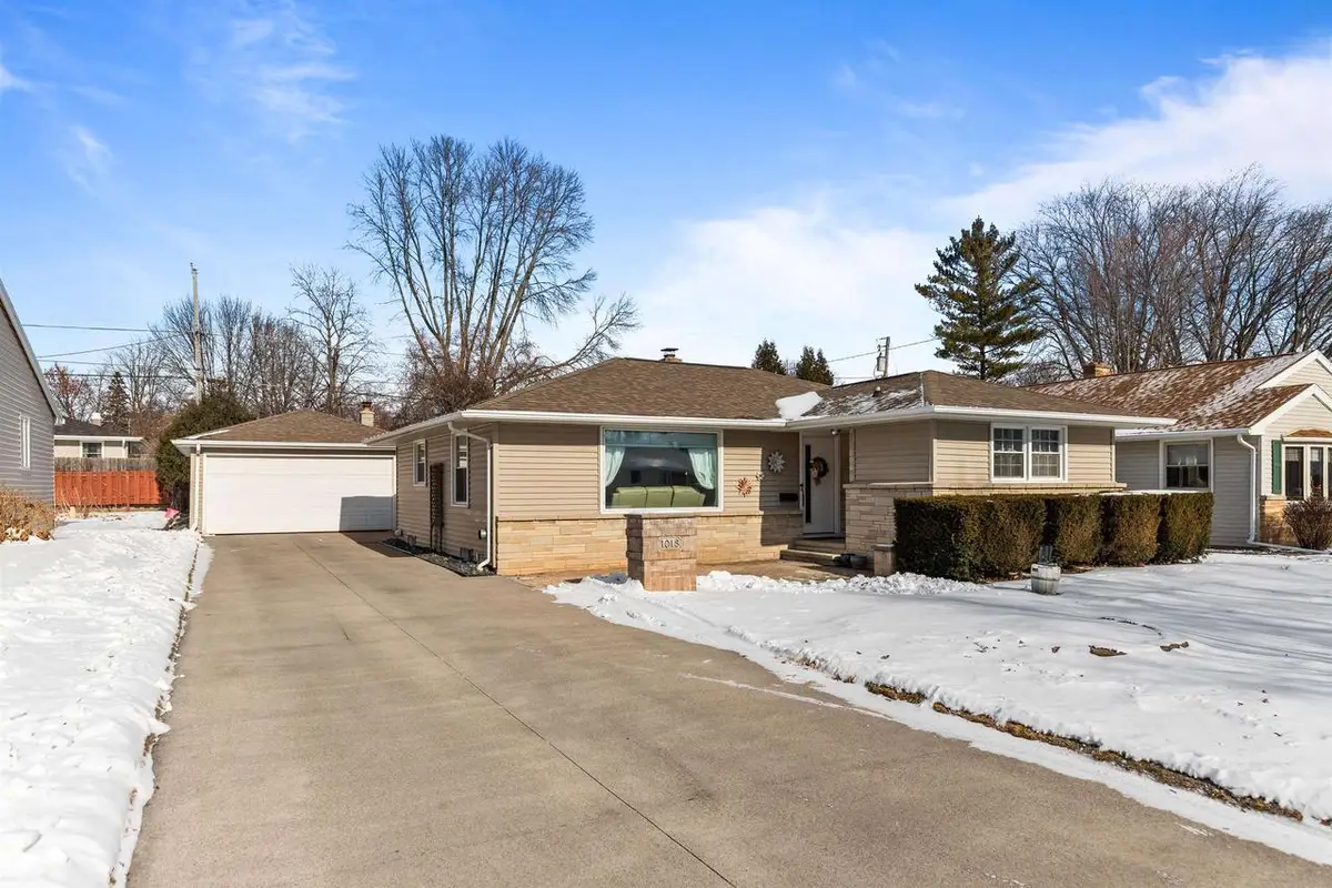1018 W PARKWAY BOULEVARD, Appleton, WI 54914 - Image #1