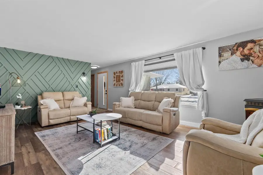 1018 W PARKWAY BOULEVARD, Appleton, WI 54914 - Image #3