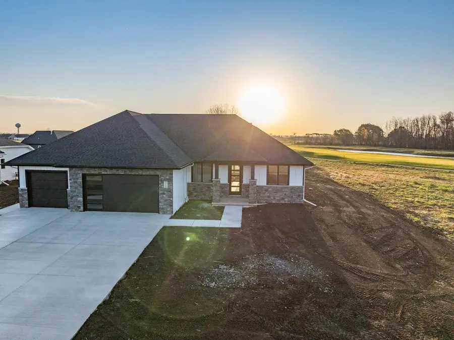 713 ROYAL ST PATS DRIVE, Wrightstown, WI 54180 - #2