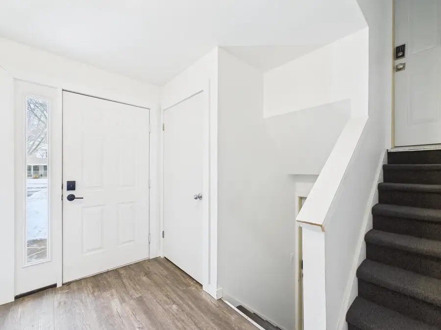 807 W GRUENWALD AVENUE, Oshkosh, WI 54901 - #2