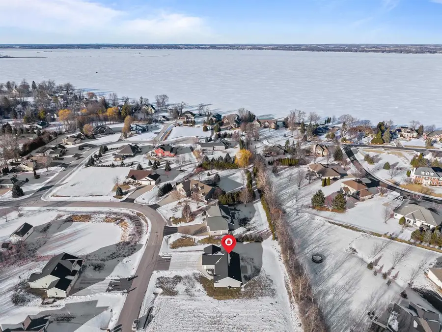 4372 LAKELAND DRIVE, Oshkosh, WI 54904 - #3