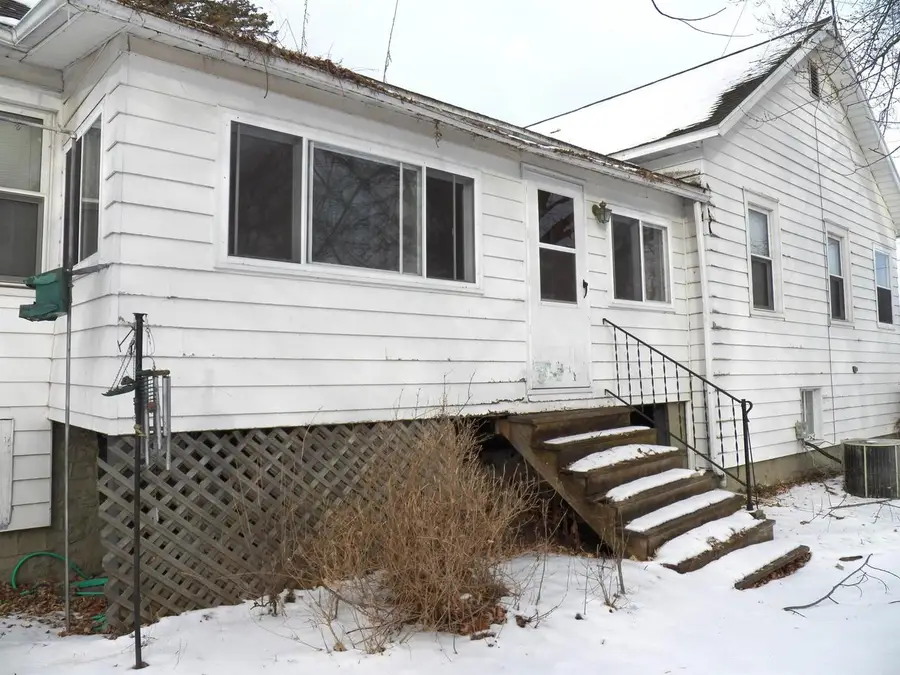 615 MICHIGAN AVENUE, Oconto, WI 54153 - #2