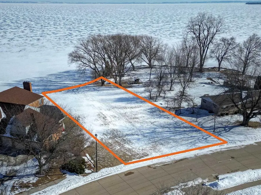 3240 OLD ORCHARD LANE, Oshkosh, WI 54902 - #2