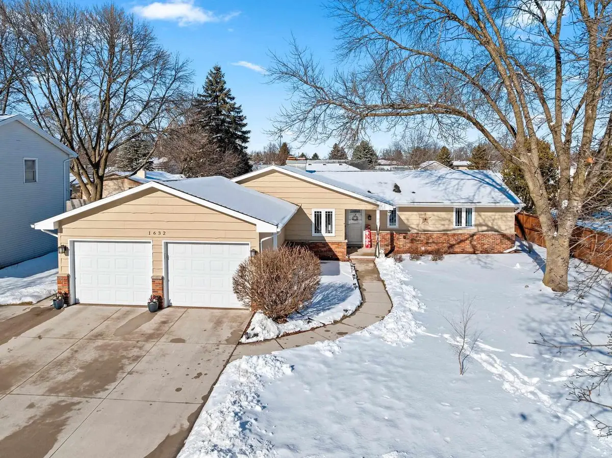 1632 W CLOVERDALE DRIVE, Appleton, WI 54914 - #1