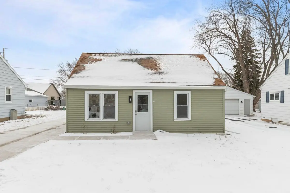 136 W CECIL STREET, Neenah, WI 54956 - #1