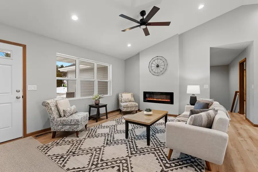 1927 SOUTHLAND LANE, New London, WI 54961 - #3