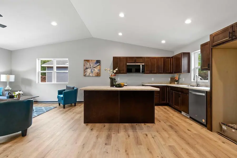 1910 SOUTHLAND LANE, New London, WI 54961 - #3