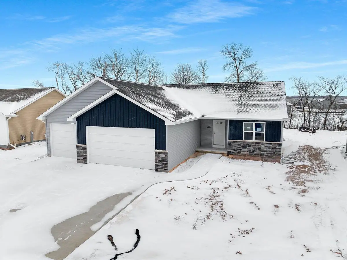 1825 SOUTHLAND LANE, New London, WI 54961 - #1