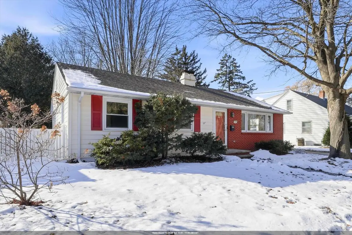 1237 E CALUMET STREET, Appleton, WI 54915 - #1