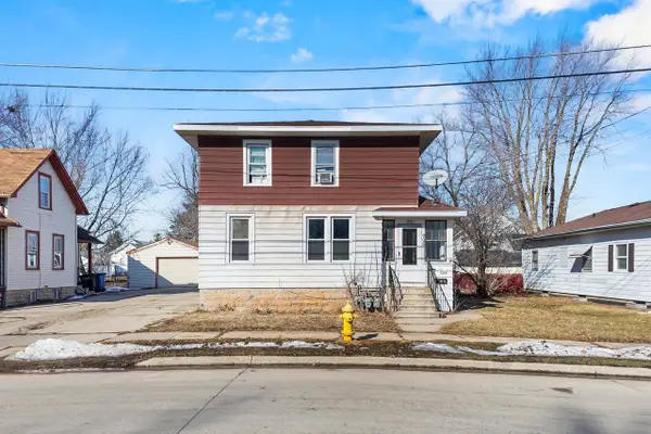 908 W 10TH AVENUE, Oshkosh, WI 54902