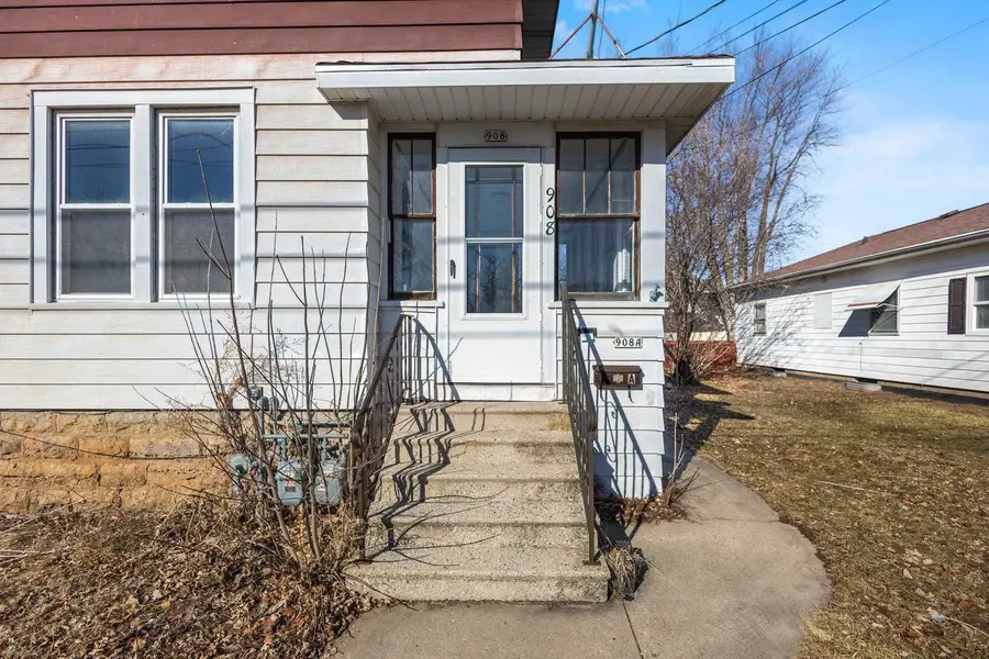 908 W 10TH AVENUE, Oshkosh, WI 54902 - #3