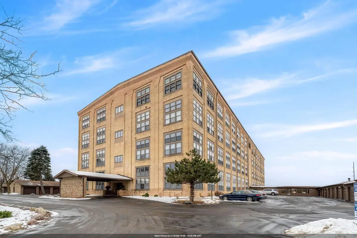 1545 ARBORETUM DRIVE  #201, Oshkosh, WI 54901 - #1