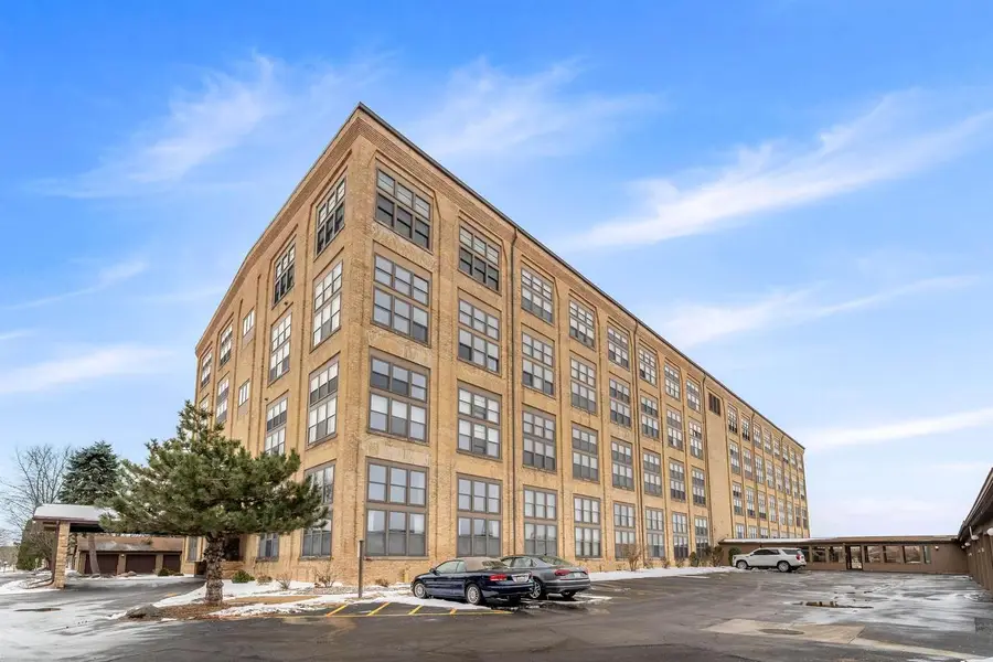 1545 ARBORETUM DRIVE  #201, Oshkosh, WI 54901 - #2