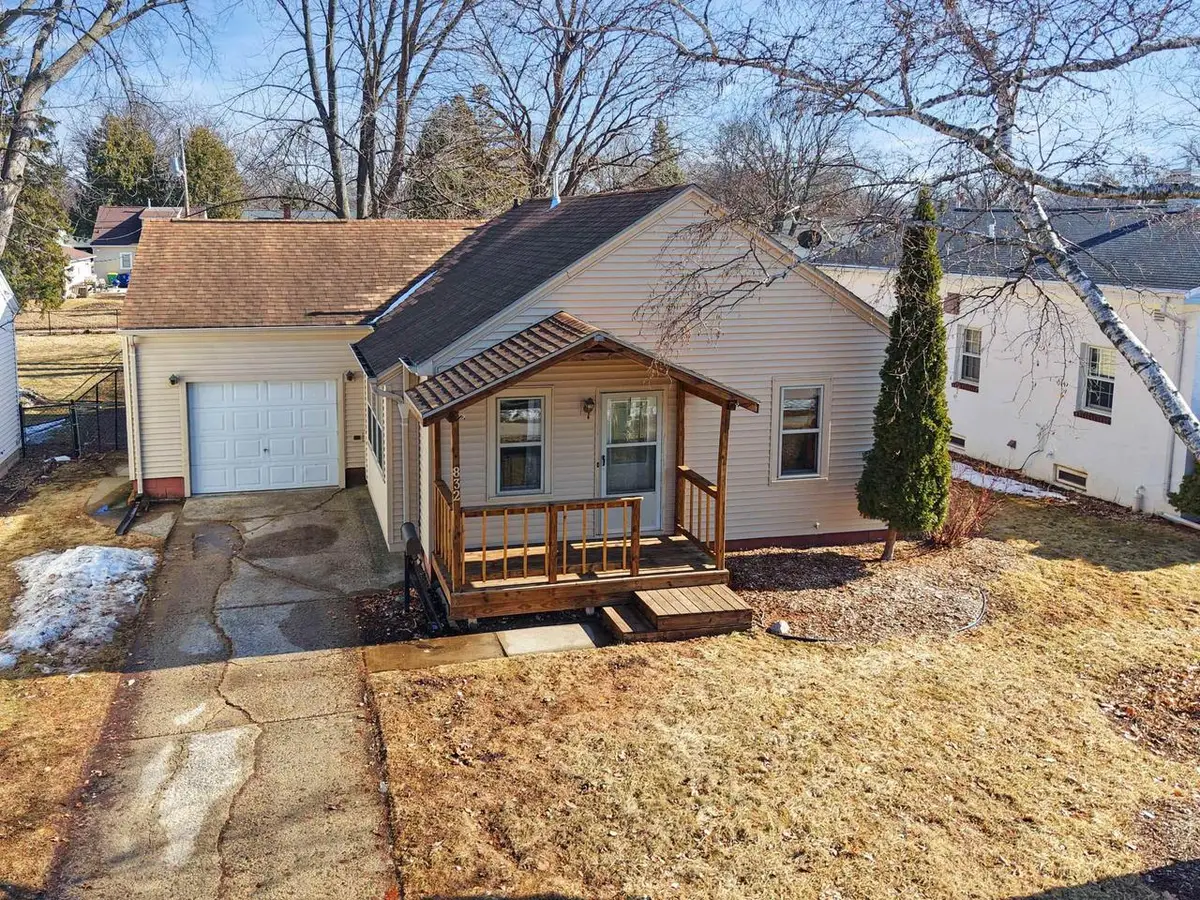 832 MARSHALL AVENUE, Green Bay, WI 54303 - #1