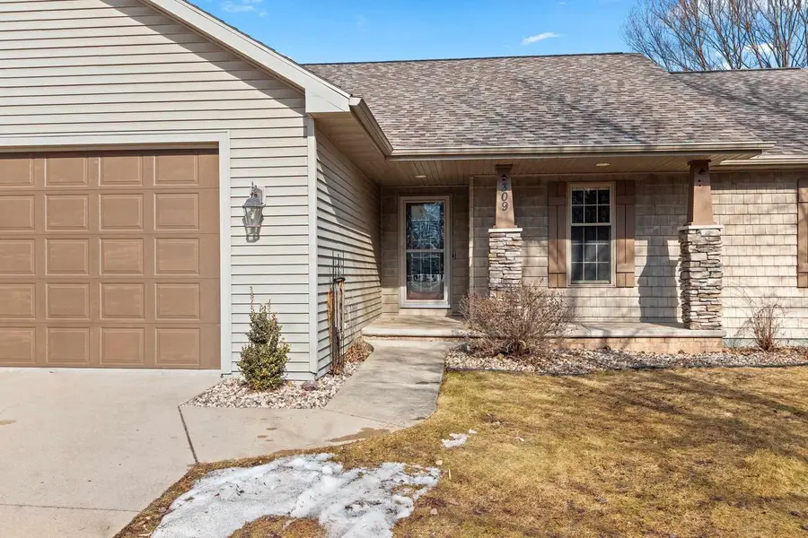 309 LOUISE DRIVE, Wrightstown, WI 54180 - #3