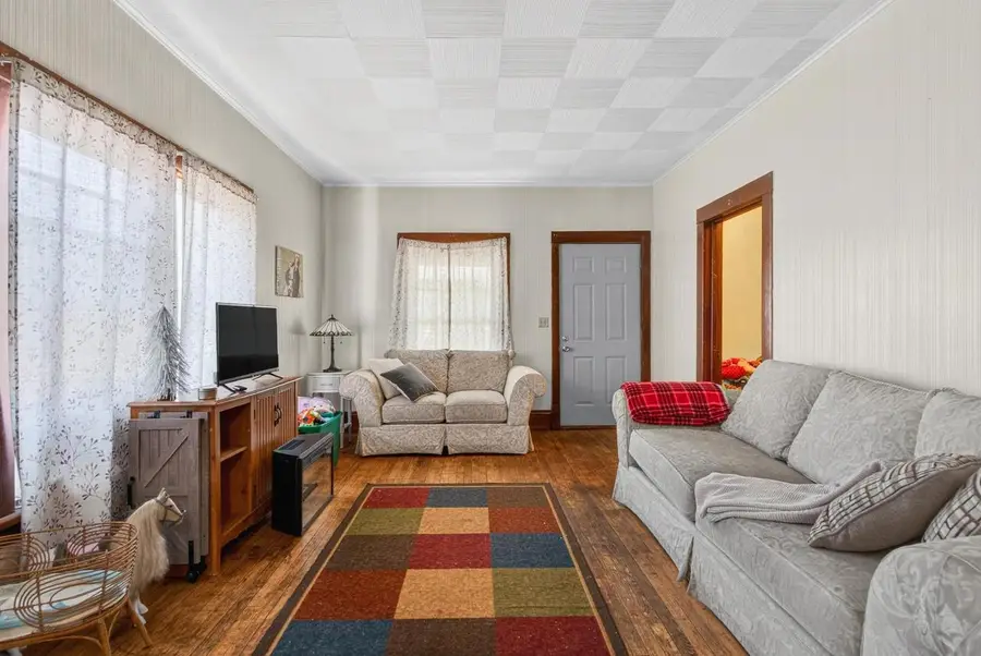 1008 W 9TH AVENUE, Oshkosh, WI 54902 - #3