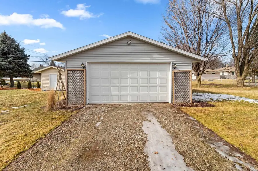 1501 N LYNNDALE DRIVE, Appleton, WI 54914 - #3