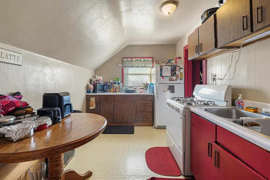 937 N SAWYER STREET, Oshkosh, WI 54901 - #3