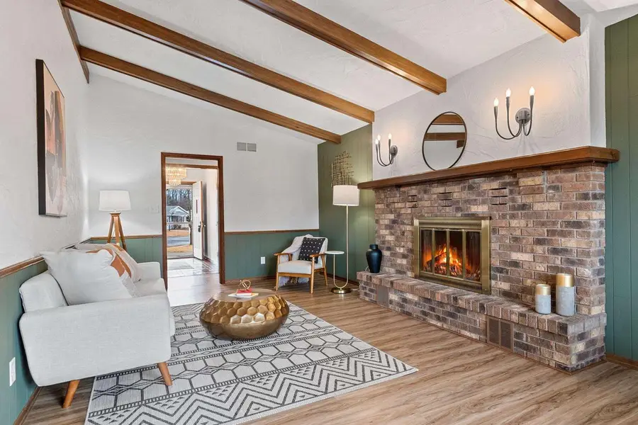 36 APACHE COURT, Appleton, WI 54911 - #2