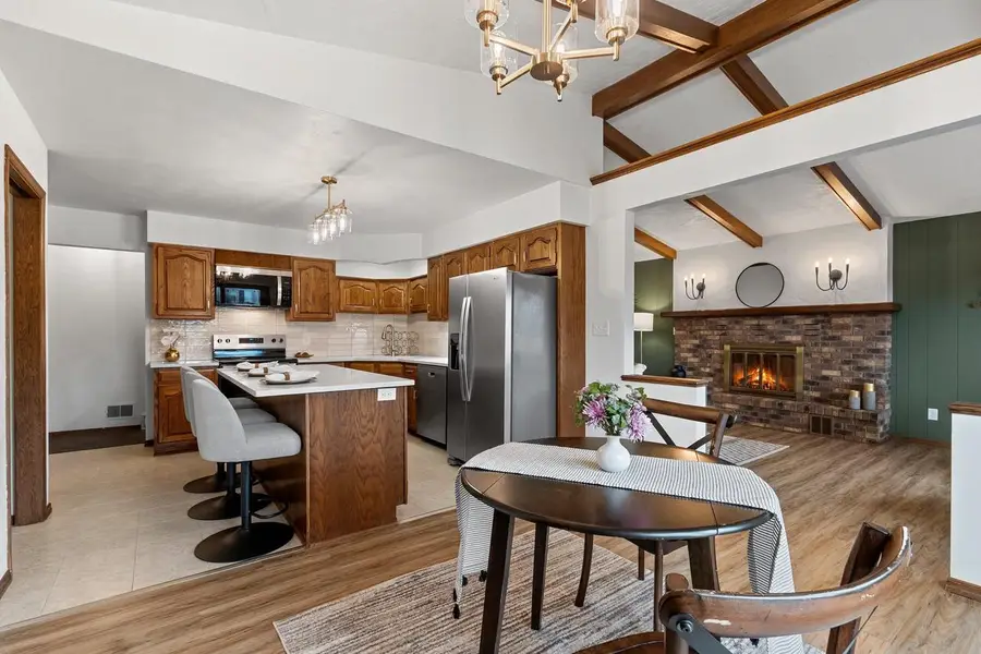 36 APACHE COURT, Appleton, WI 54911 - #3