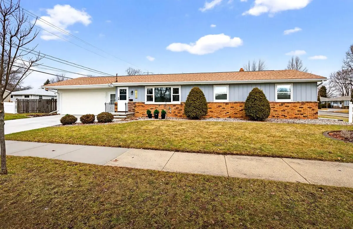 1428 E PERSHING STREET, Appleton, WI 54911 - #1