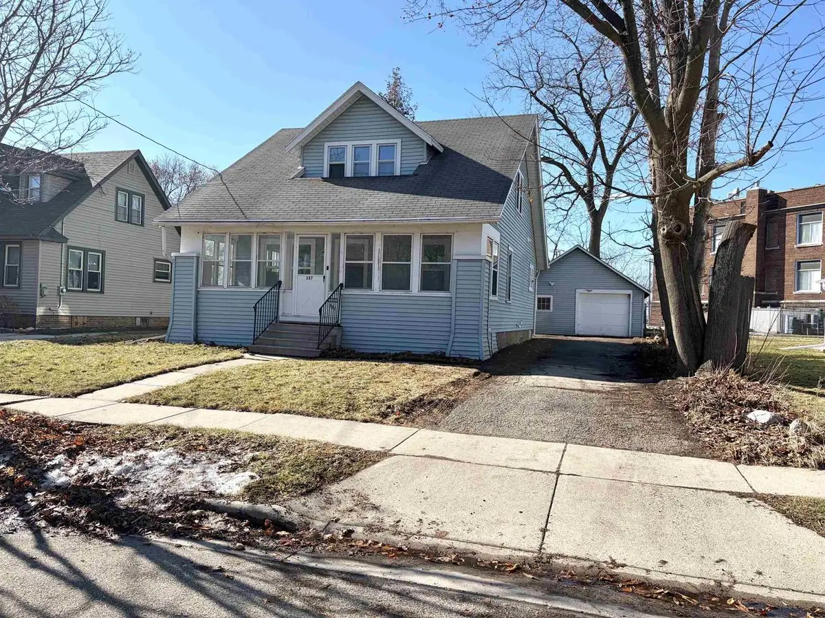 327 OAK STREET, Menasha, WI 54952 - #1