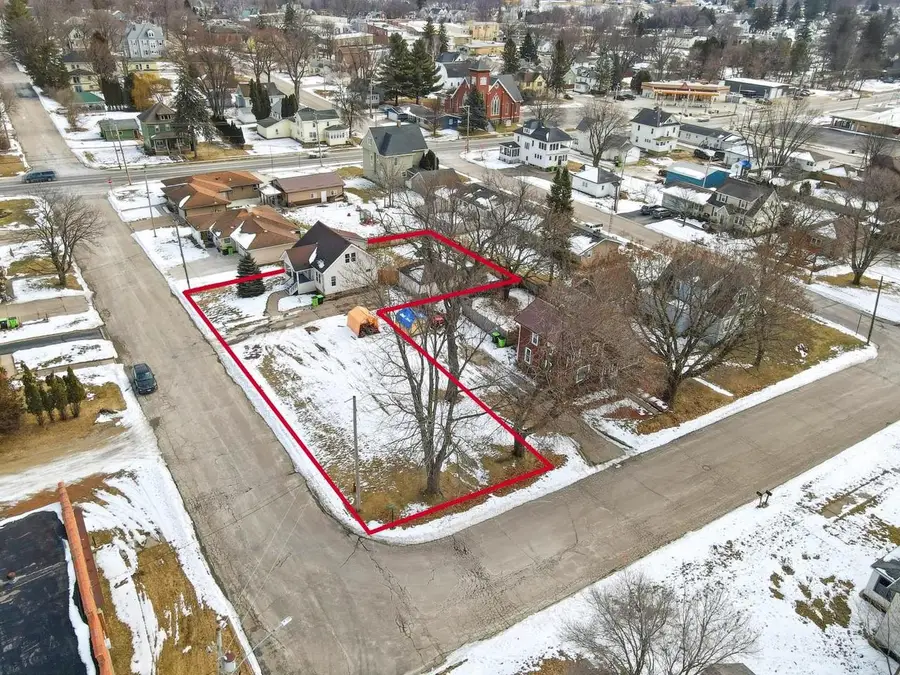 250 W CAROLINE STREET, Markesan, WI 53946 - #3