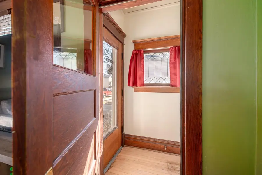 561 BOWEN STREET, Oshkosh, WI 54901 - #3