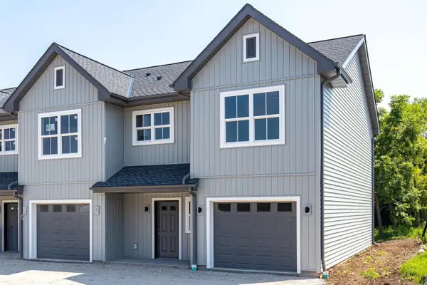 1084 W 20TH AVENUE, Oshkosh, WI 54902