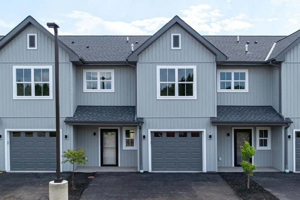 1076 W 20TH AVENUE, Oshkosh, WI 54902 - #1