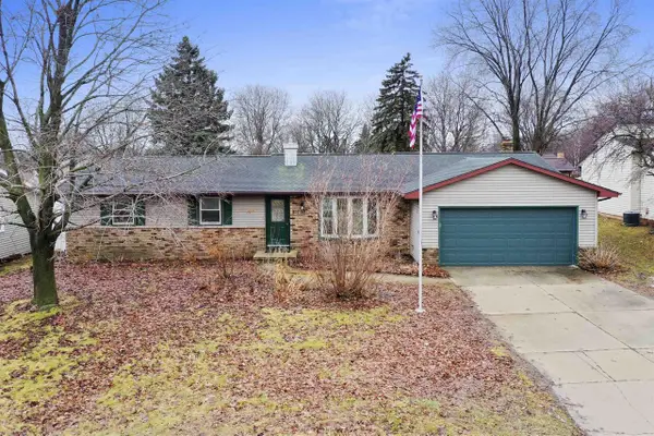 2540 SUN TERRACE, Green Bay, WI 54311