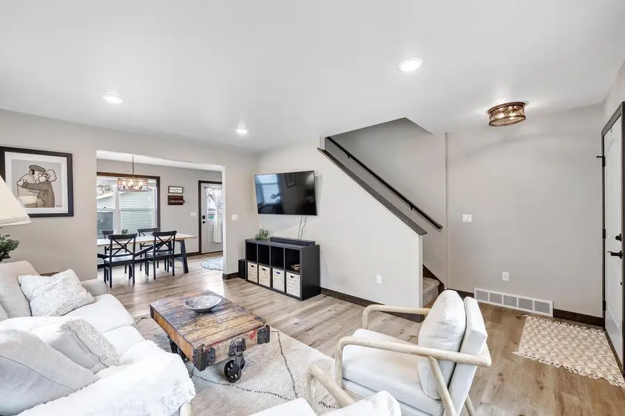 1231 S GREENWOOD AVENUE, Green Bay, WI 54304 - #3