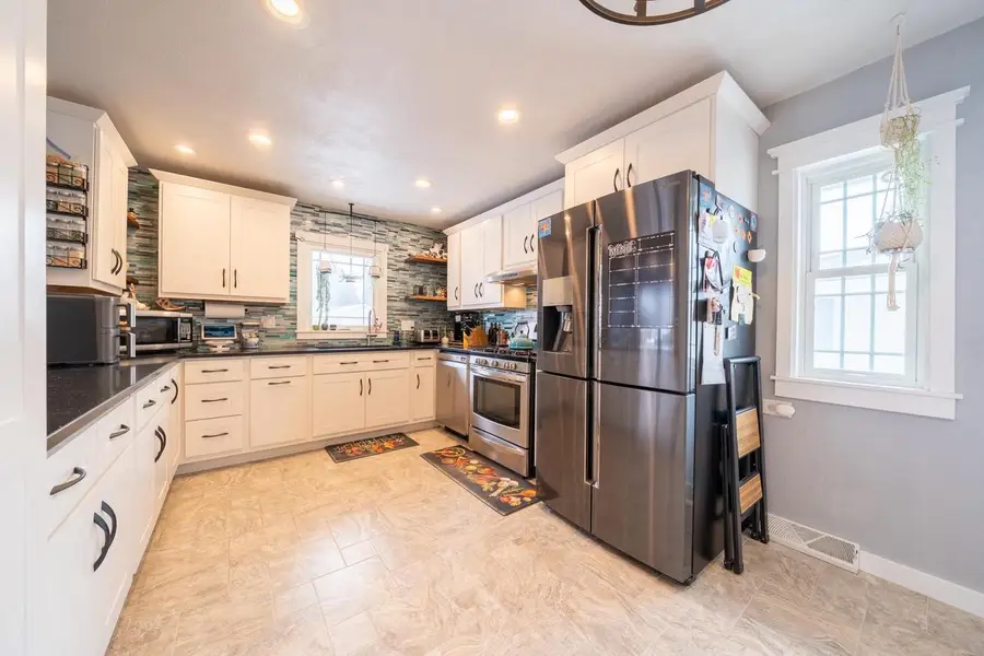 1617 W 9TH AVENUE, Oshkosh, WI 54902 - #2